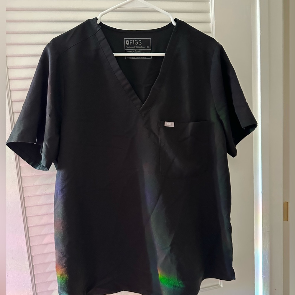 Figs XL black scrub top
